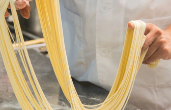 職人技の手打ち麺