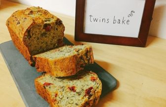 ほうれん草とトマトとケッパーのケーク・サレ（塩麴・甘酒入り）