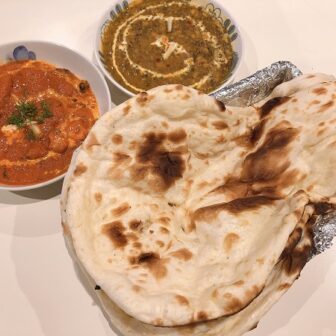 2種類のカレーとナン