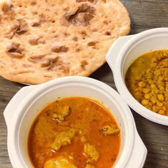 バターチキンカレーと豆カレー