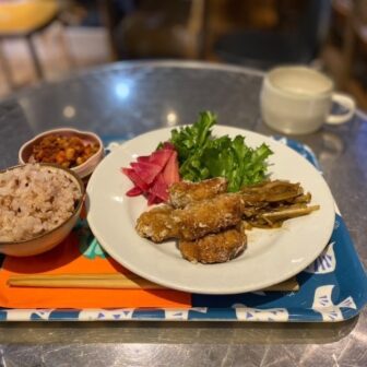 バランスのとれたプレートはテイクアウトも