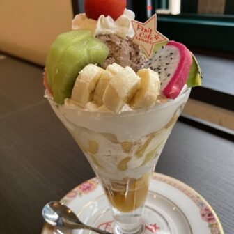 フルーツパフェ（￥990税込）