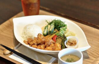 「カリフラワー甘酢揚げプレート（￥1400）」