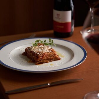 パルミッジャーナ・ディ・メランツァーナ（揚げ茄子とトマトソースとパルミッジャーノチーズの重ねたオーブン焼き）