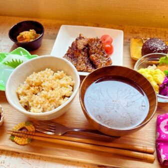 メインとデザートが選べるランチプレート