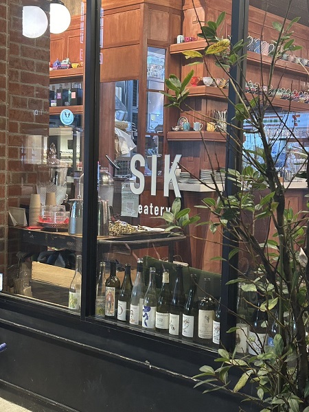 SIK eatery うつぼ公園店入口