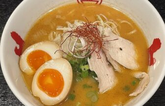 鶏そば醤油に半熟卵のトッピング